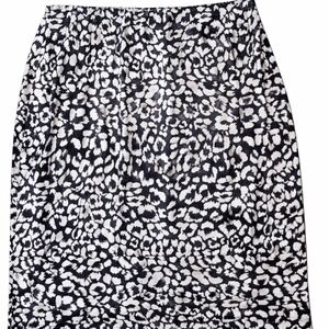 Chico's  Size 1 Stretchy Knee Length Pencil Skirt